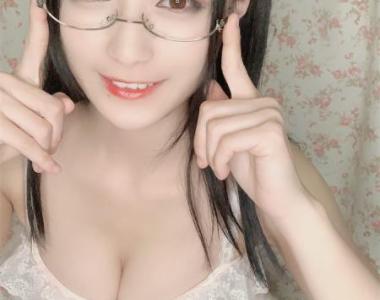 铁板烧鬼舞w白吊带睡衣壁纸