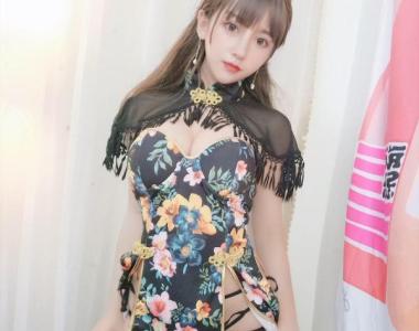 过期米线线喵旗袍披肩壁纸