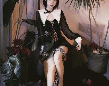 黑色修女壁纸
